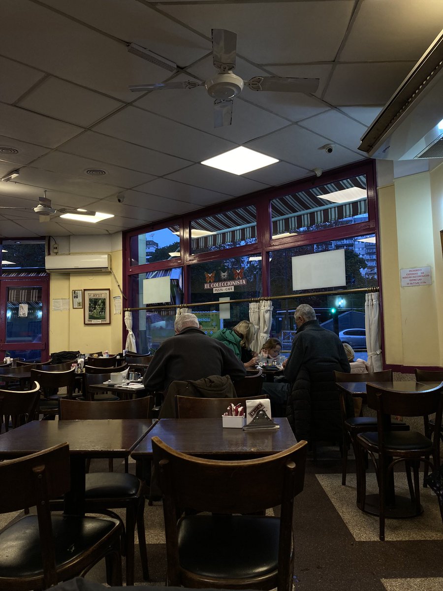 vivoenbares's tweet photo. el bar El Coleccionista y sus días de lluvia deberían ser declarados patrimonio de la humanidad #barnotable https://t.co/YF8z8olg4A