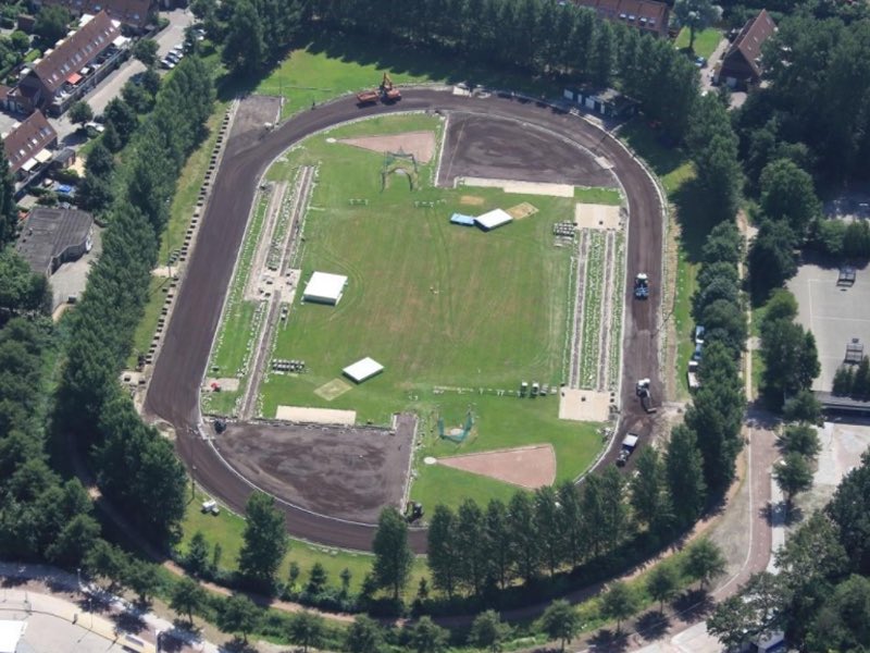 Groot onderhoud van onze atletiekbaan deze zomer. Vanaf 18 juli tot eind september kun je niet trainen op de baan. Check onze website (avzaanland.nl/index.php?page…) voor alle details.