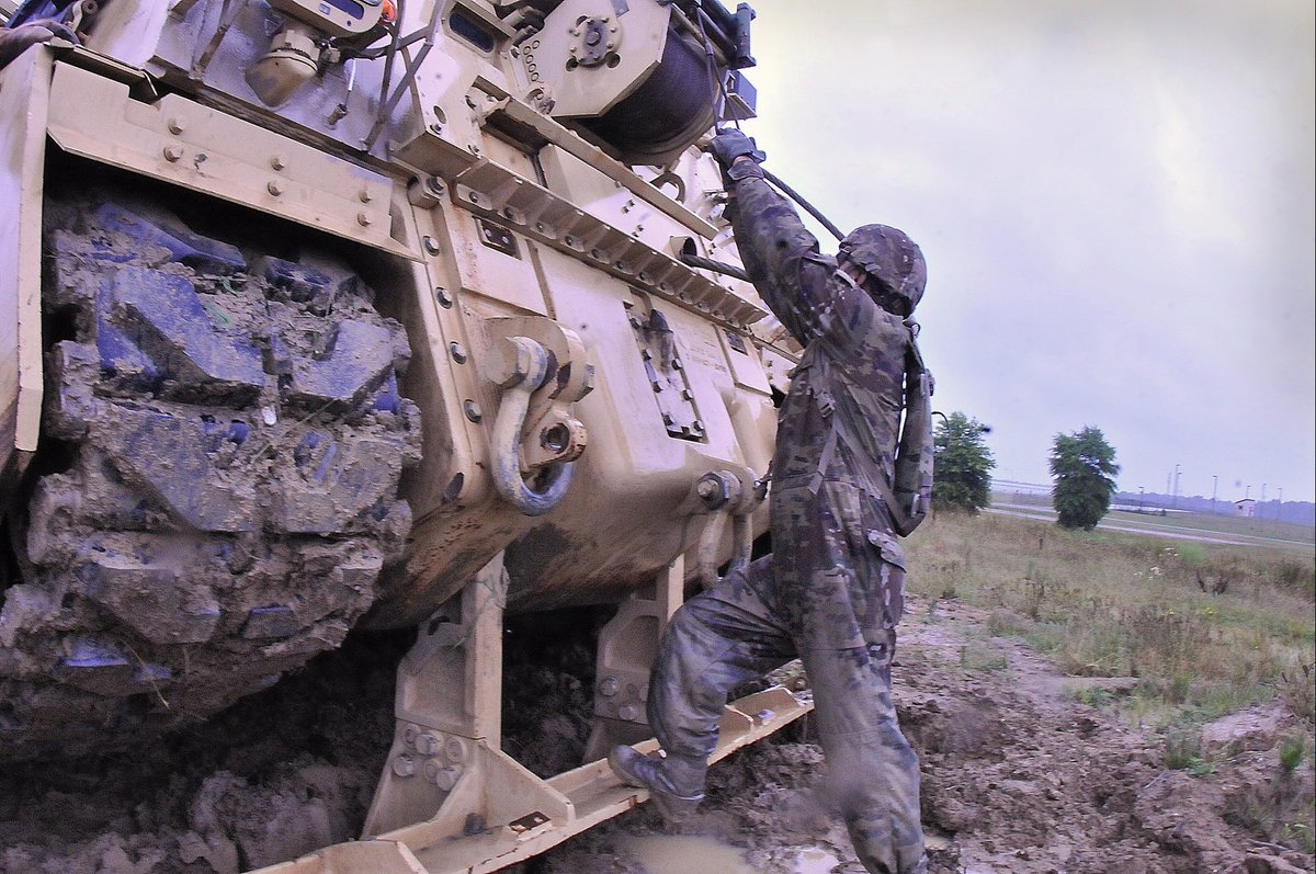 FortLeeUSArmy's tweet photo. Soldiers in the @USAODCorps Recovery Operations Course here learn to extricate vehicles and equipment stuck in mud or snow or disabled due to difficult terrain, rollovers, turnovers, accidents or incidents.
#GoOrdnance 
@SCoE_CASCOM @TRADOC 
Read➡https://t.co/PUKeDvnVqA https://t.co/zFHHcipfSt