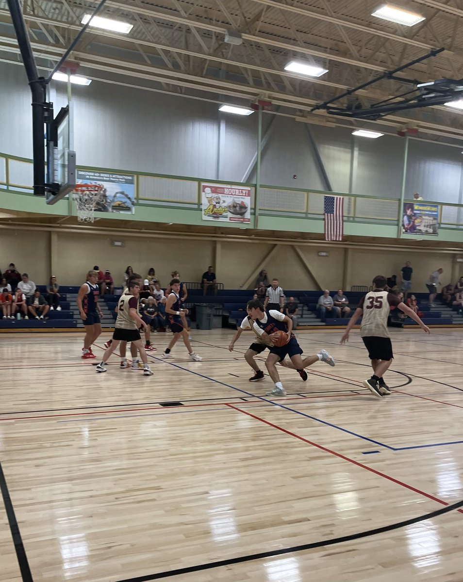 TLSshootouts's tweet photo. #TriLakesShootout Summer basketball continues to heat up in Branson! 🏀 https://t.co/9MEDPD8qlV