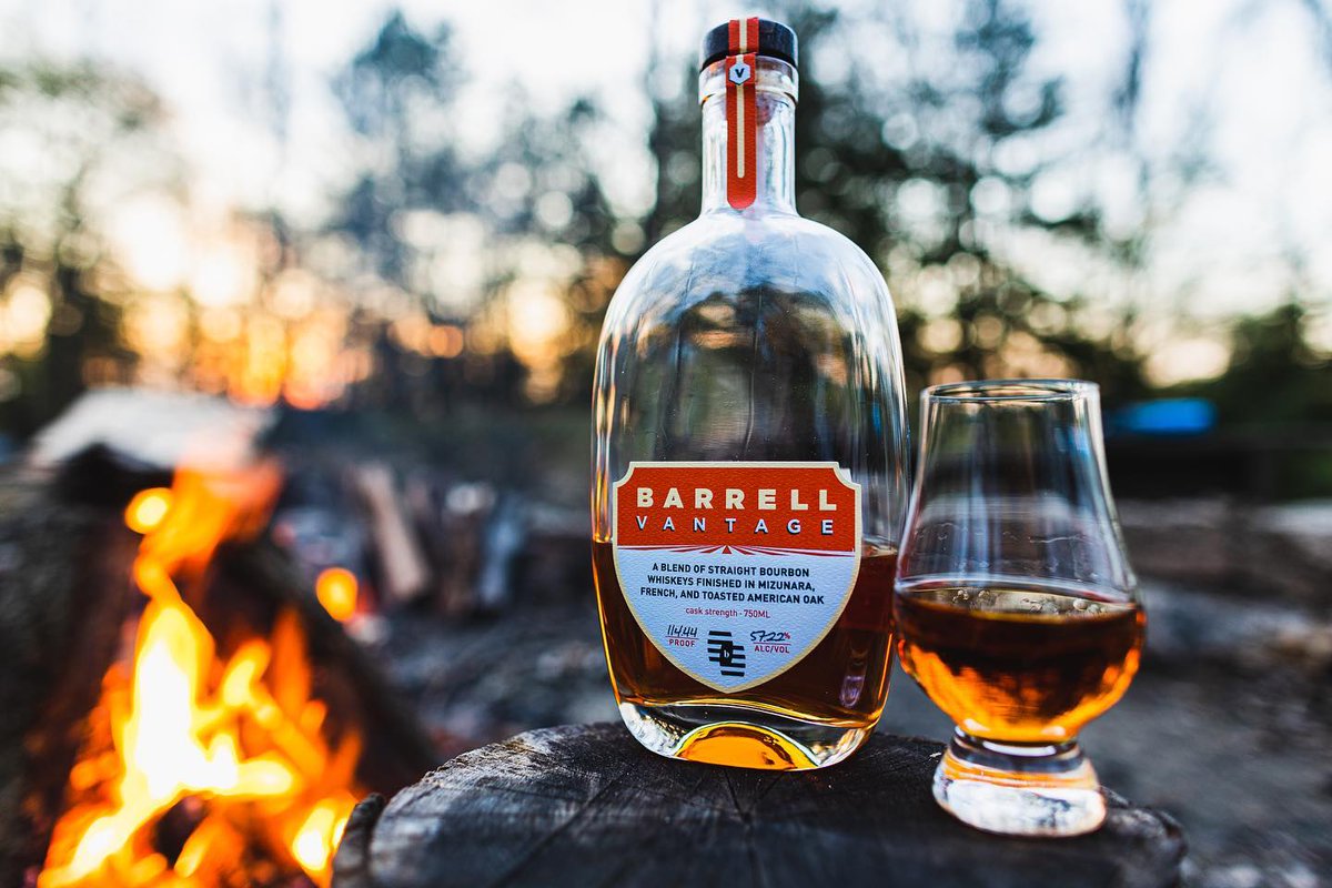 BarrellBourbon's tweet photo. A bottle of Vantage is perfect to pair with this moment.
📷: The Beer Haul
#BarrellCraftSpirits #BarrellBourbon #BarrellVantage #WhiskeyWednesday #bourbon #whiskey #whisky #summer #outdoors #BlendedToNeverBlendIn https://t.co/6cs2gvdYD5