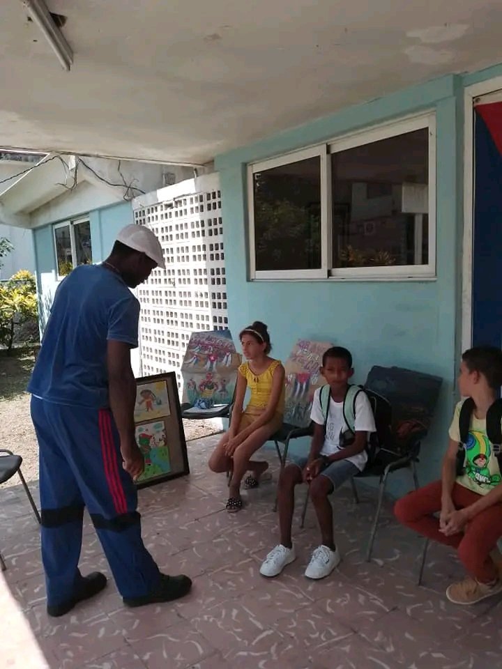 YhindraB's tweet photo. Talleres de verano en Cabañas #Mariel.
Niños integrantes de la casa de cultura Celia Sánchez,toman pincel en mano y dibujan sus propios sueños.
#VeranoConAmor https://t.co/BL4hEStRTm