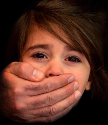 HenryMosqueira's tweet photo. @CNNChile @evopoli Asco es poco, @evopoli sacrificó a los niños y las familias chilenas para defender la corrupción y el abuso 🤮
#Pedopolis
#NiUnVotoAEvopoli
#SoloQuedaRepublicanos https://t.co/GkJ8twIpiN