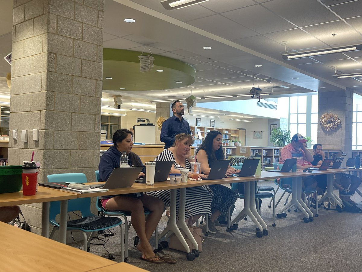 DrMcNeal_HWMS's tweet photo. Today, our HWMS ILT dived into Leading for Student Achievement and discussed how we link those learning goals to our SIP. @HWMS_AP_Paskvan facilitated and set tone for the work. #DoWellBeWell #studentachievement https://t.co/D8ha9GpYQG