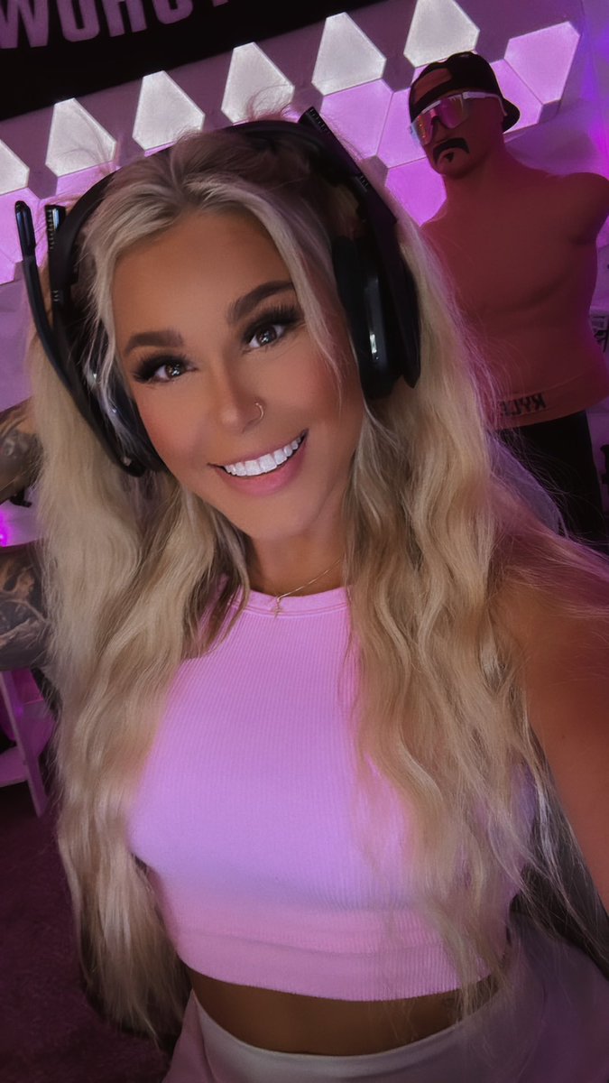 BrazyBecca on Twitter: "In my HAPPY place😇🌸💞"