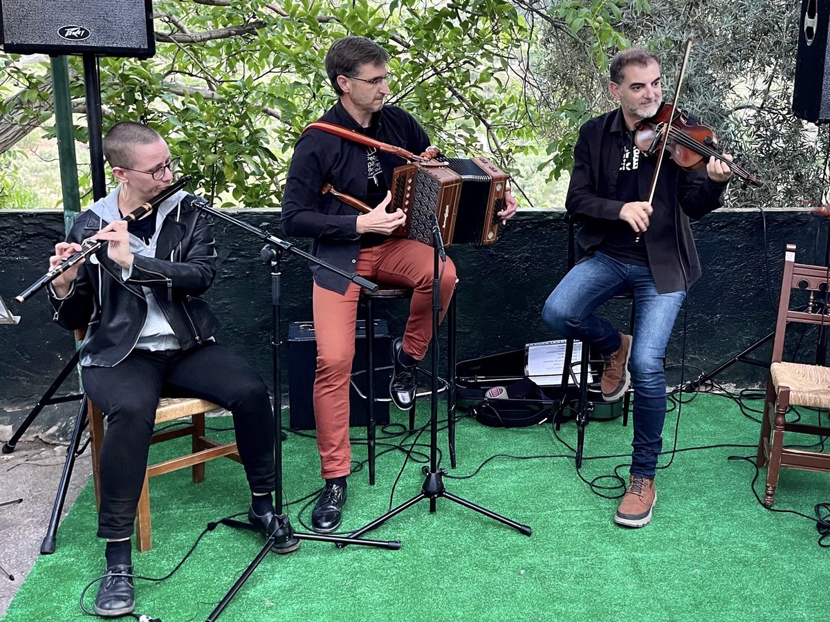 rodriguezceltic's tweet image. Mañana nos vemos en @LemonrockGr a las 22h. invitados Sonia Morente 🎨 y Chilin 🎤 🍋

#musics #concierto #directo #granada