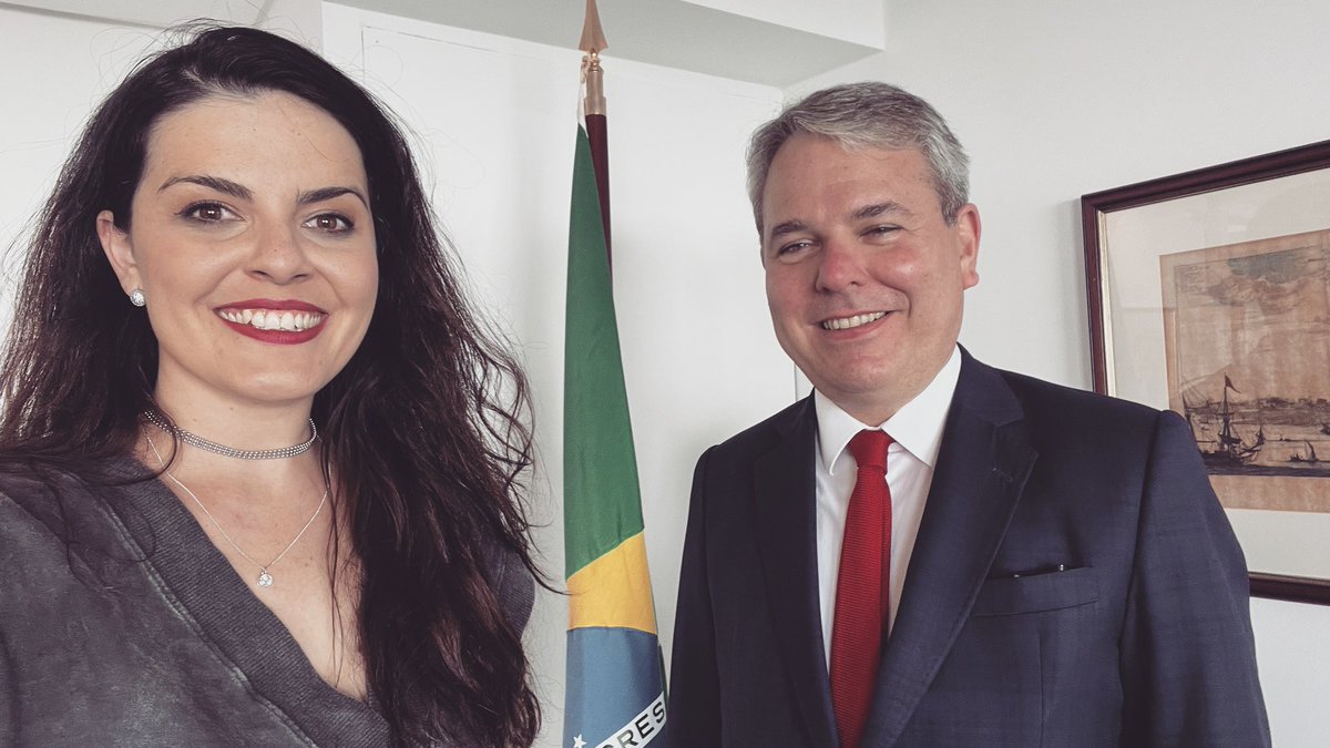 CufaEngland's tweet photo. Nessa quarta-feira, dia 12, o cônsul geral do Brasil em Londres, João Alfredo dos Anjos Junior (@cglondres) recebeu a coordenadora da Central Única das Favelas  England (CUFA England), Karen Campana (@karencampanaa), no consulado.

@CUFA_Brasil https://t.co/jehHqHGnVB