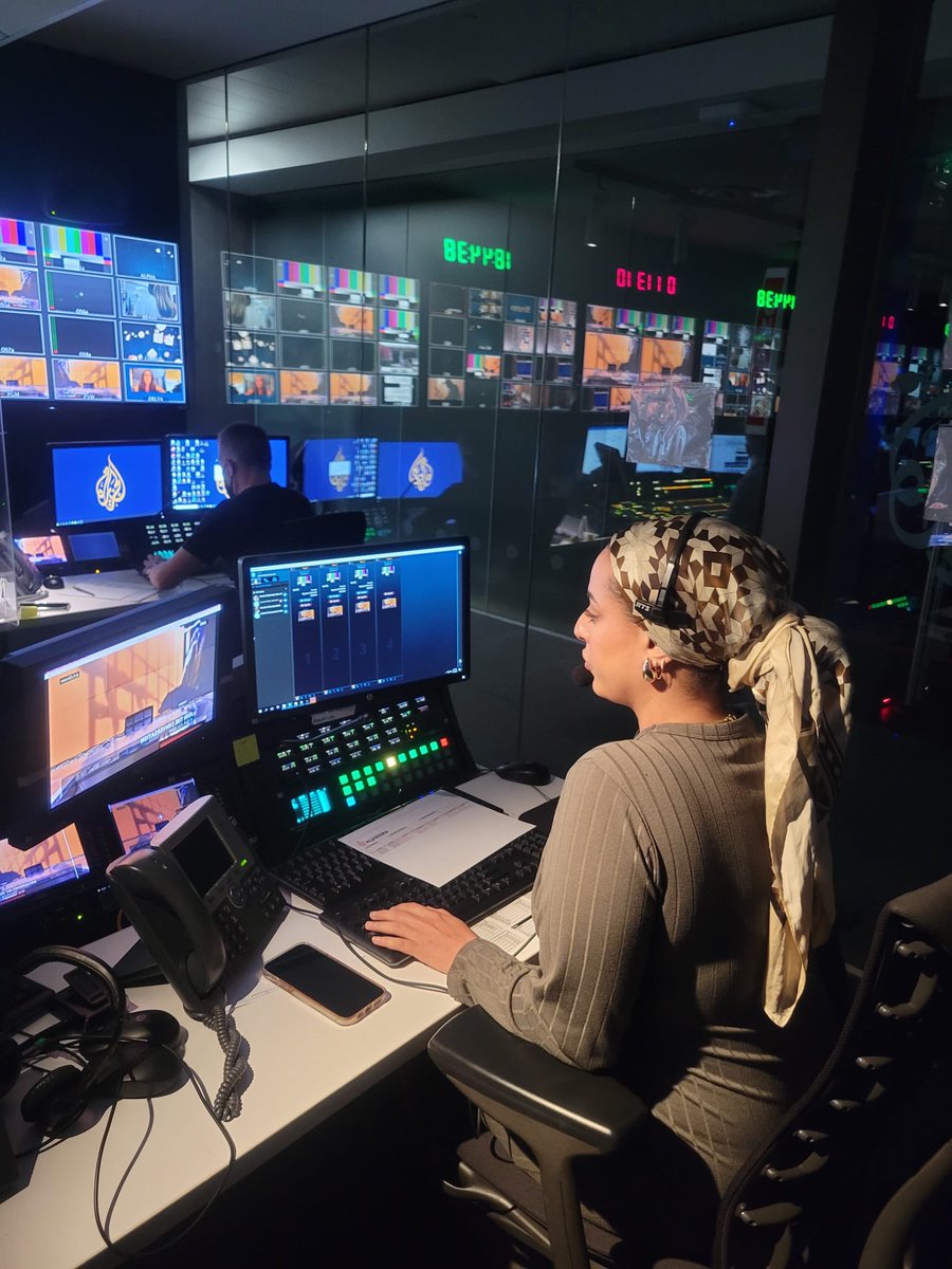 thisissumayya's tweet photo. Today was my last show at ⁦@AJStream⁩ - a show that has meant so much to me and countless others over the last 10+ years. I got to cover stories I’m passionate about with the best team to ever do it and for that, I’ll be eternally grateful :) https://t.co/DQlr2U3G3Q