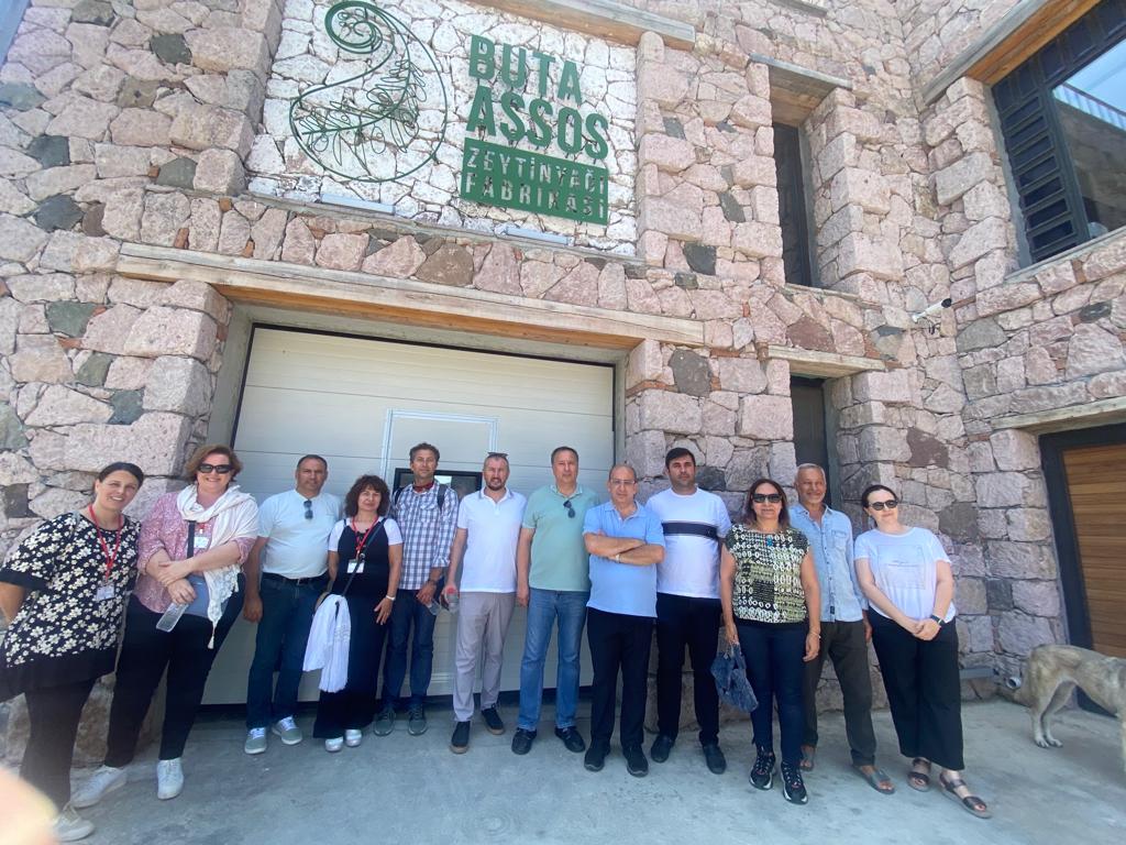 Yüksek Kaliteli Zeytin Üretimi için Üniversite-Sanayi İşbirliği Avrupa Birliği Erasmus proje kapsamında Buta Assos Zeytin Zeytinyağı Fabrikasını Portekizli Akademisyenler ile ziyaret ettik.