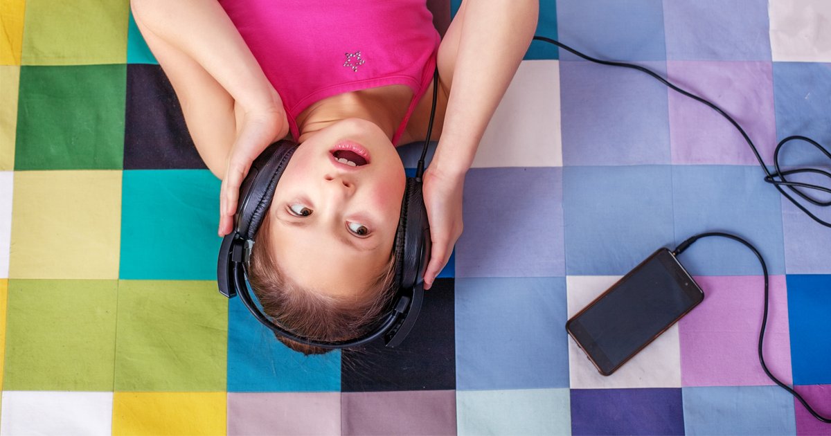 Les #livres audio pour #enfants sont parfaits pour passer le temps sur la route, prendre une pause de la piscine, occuper un matin pluvieux… ou pour s'amuser, tout simplement! En voici une vaste sélection. <a href="/icipremiere/">icipremiere</a> <a href="/RC_Arts/">Radio-Canada Arts</a> ow.ly/7jSu50P7xFO