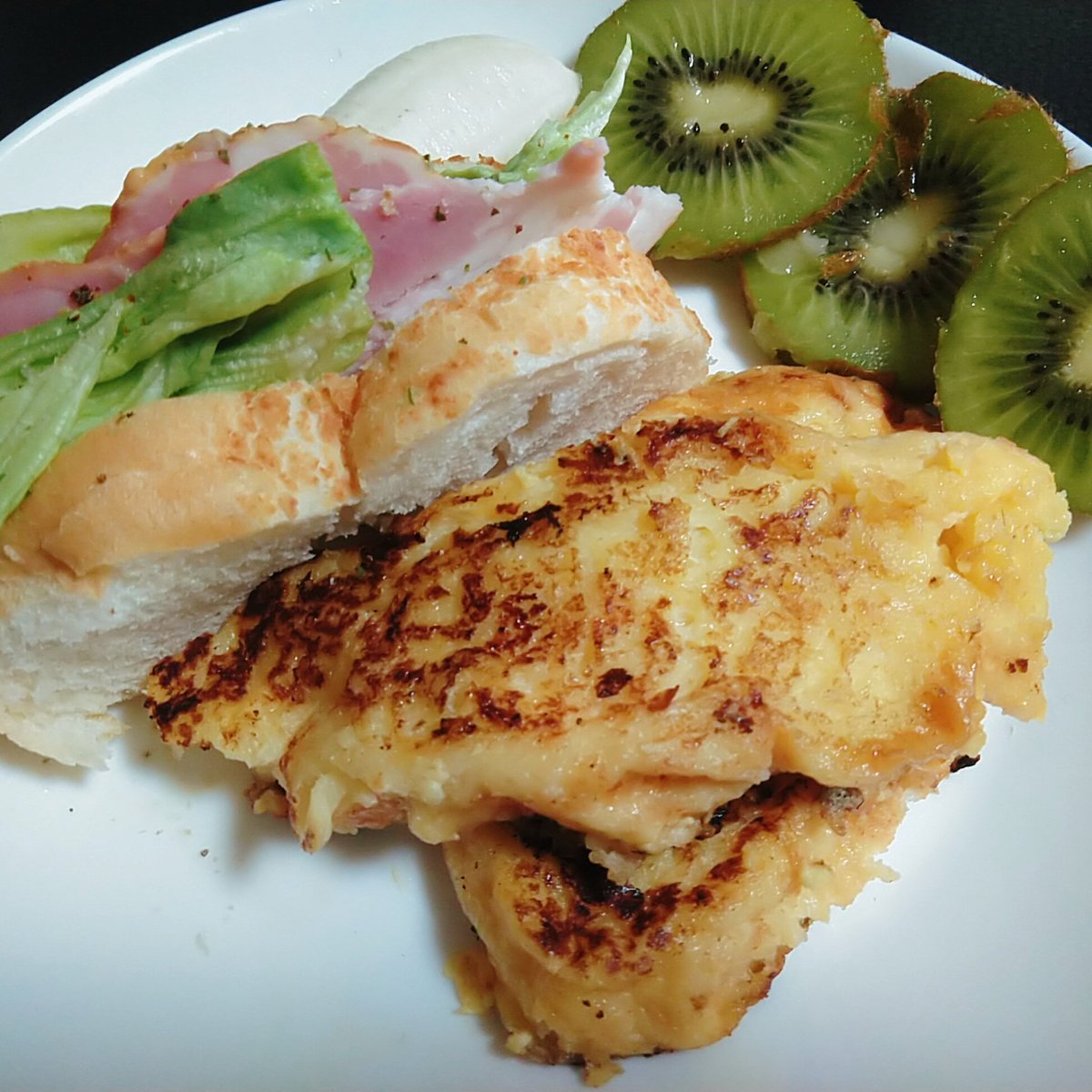 samejet691's tweet image. おはよう
ハイエナとゾンビ
ハイエナとゾンビは群れでくる
好物は苦しむ声

なので何でもない顔してさ
俺のフレンチトースト見て
一晩漬け込んだこれ見て

強面セイジが作った可愛い料理で笑ったら

よい一日を！
リハビリ頑張ります（痛い）