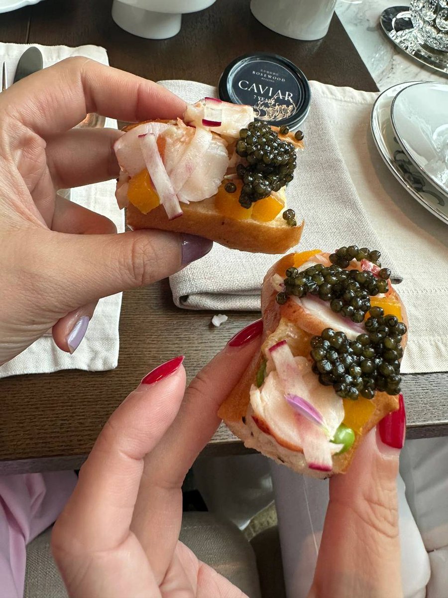 draco0645660's tweet photo. It's tea time, time to relax and enjoy a deliciously sweet
#charm #charmingwoman #rational #mature #maturerational #beauty #gas https://t.co/a1LcDlLUL7
