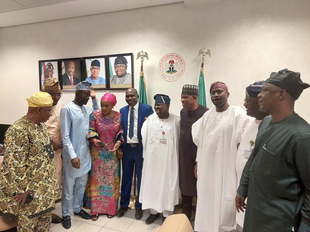 Ogun State Parliamentary Caucus at the 10th National Assembly met with me at the Senate Building to discuss mutual strategy for effective representation and protecting the interest of Ogun State at the Federal level. 

Effective Representation Continues.