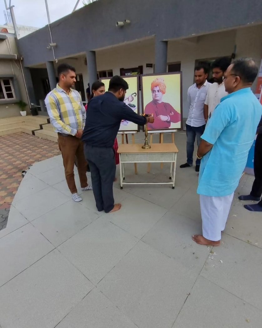 ABVP_WESTKUTCH's tweet photo. અખિલ ભારતીય વિદ્યાર્થી પરિષદના ૭૫ માં સ્થાપના દિવસ નિમિતે #ABVPWestKutch જિલ્લા ના  ભુજ નગર મા સંસ્કાર કોલેજ માં સ્વાવલંબી ભારત પર વ્યક્તવ્ય રાખવા આવેલ હતું તેમાં ખાસ સ્વદેશી જાગરણ મંચના પ્રાંત સંગઠક મનોહરજી અગ્રવાલ ઉપસ્થિત રહ્યા હતા

#ABVP75 
#ABVPGujarat
#75yearsofabvp https://t.co/RmtmnT4JBD