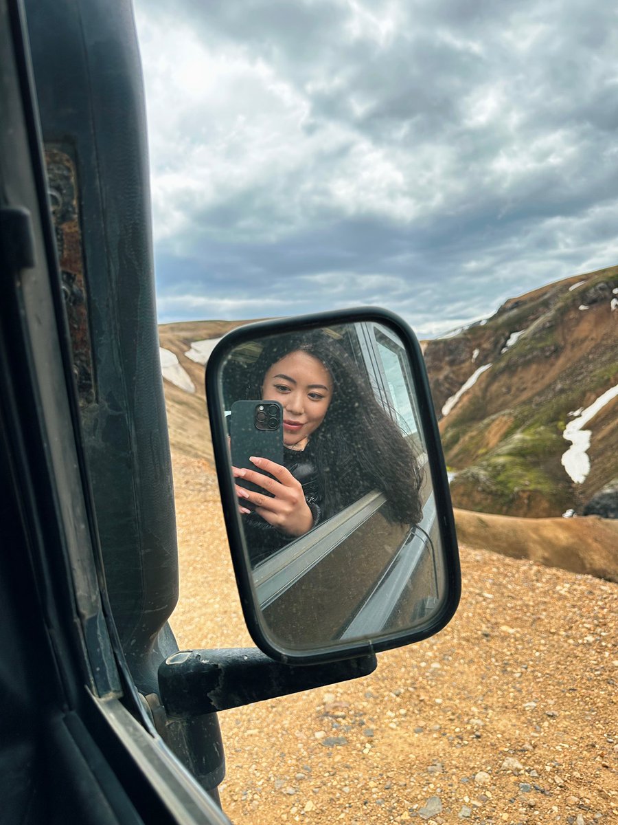 cindyrunli's tweet photo. Today’s office. Big #highland energy today up here in #Kerlingarfjöll 🏔️🫶🏼

#Hveradalir #Iceland #adventuretime #highlandbase https://t.co/g0k4nwfa6O
