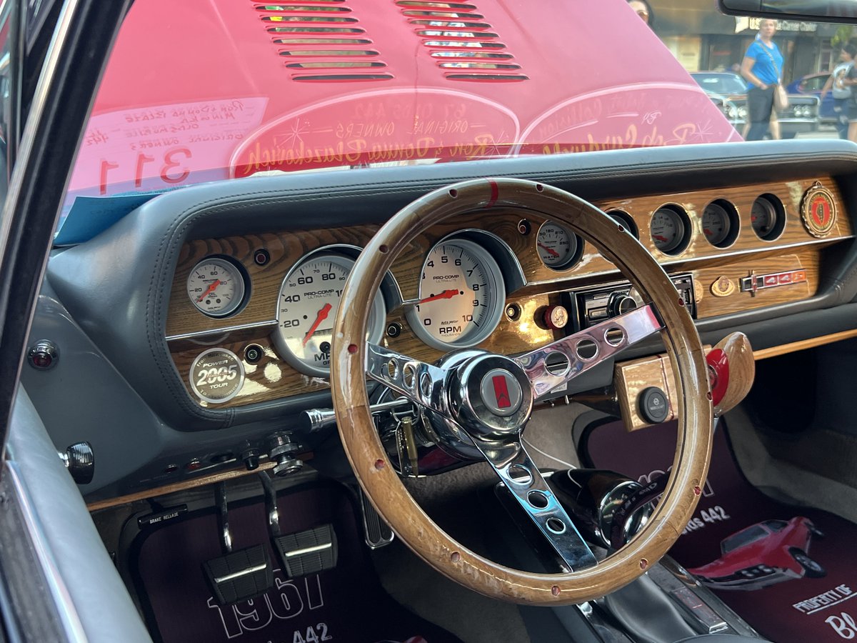 AutoMeter's tweet image. We're rolling into the cruise night! Get ready to rev up your engine and show off those Ultra-Lite gauges🔥 

#oldsmobile442 #oldsmobilecutlass #americanmusclecars #classicmuscle
