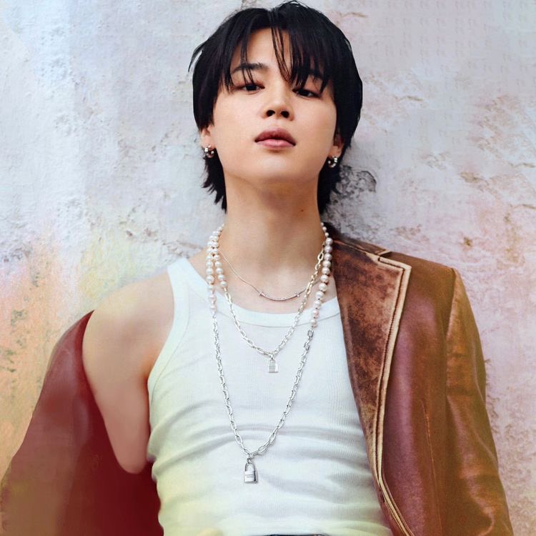chartspjm's tweet photo. — #JIMIN's "Like Crazy" is the best-selling Male Artist song in the US in 2023 so far with 289K units sold.

It is the second-highest selling overall and the only one by a K-Pop act on the top 10. https://t.co/ddPeq7vzFn