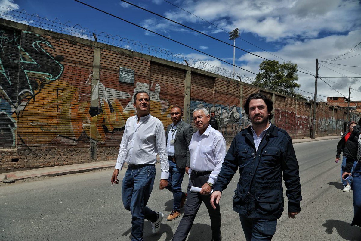 juancsaldarriag's tweet photo. Fue gratificante recibir a  la @F_Santo_Domingo y mostrar el desarrollo de las grandes obras de nuestra ciudad. La comunidad ratifica nuestro trabajo. Véanlo aquí 👇🏼 https://t.co/sprv7QjGYM