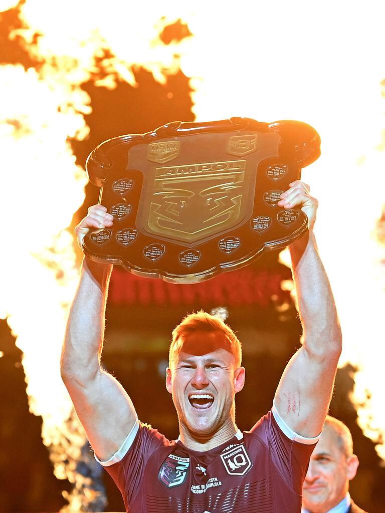 ToaAsa's tweet image. Whats more important? The battle or the war? 😂😂😂😂😂😂 

Just take that broom all you NSW supporters have been talking about and clean your house 😂😂😂😂 

Hère are your 2023 State of Origin Series winners…….QUEENSLAND 🙌🏾🔥🔥🔥🔥