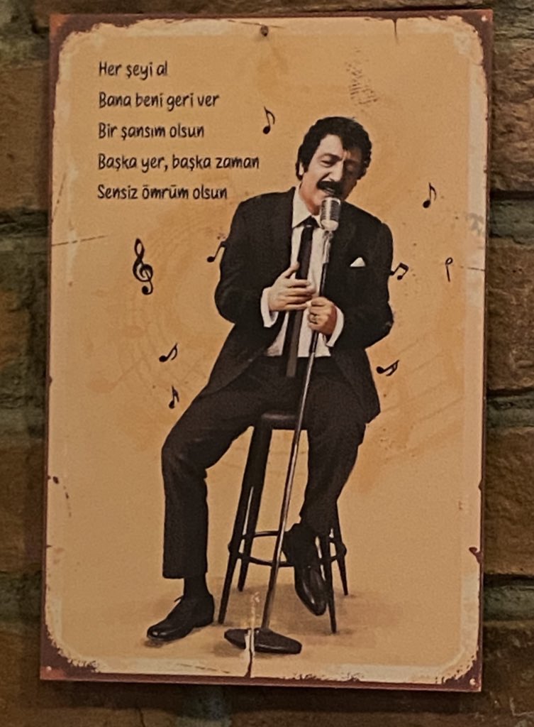 mtlblut's tweet photo. Kim bilir kimler var şimdi kalbinde….🍷 https://t.co/zyz7E9Nfbc