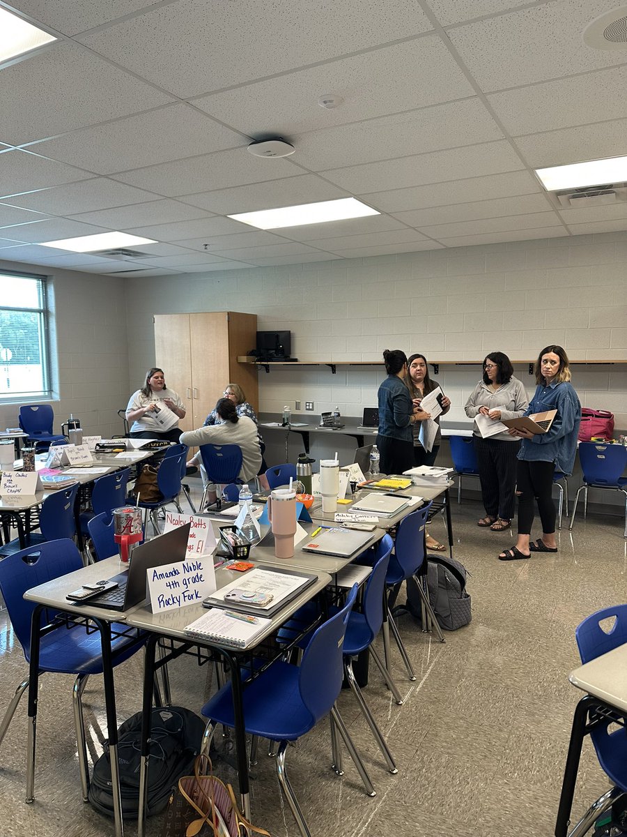 KeglerLisa's tweet photo. Loved working with new teachers and teachers new to our district today! Our students are in great hands! @AnnHaley_RCS @teachkjw
#ELEducation
#ModulesandALLBlock
#slowtogofast
#grace https://t.co/8IN2zY1yNt