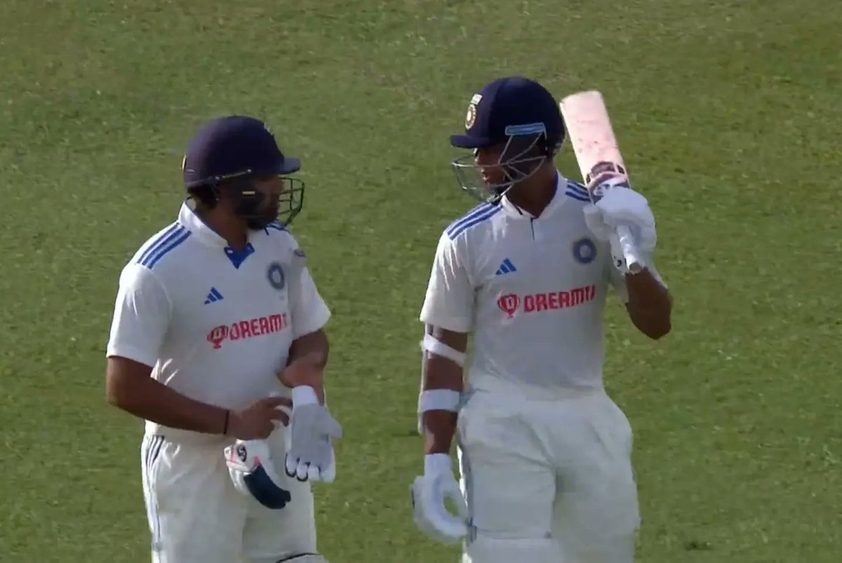 upnewsjunction's tweet photo. #DominicaTest : Stumps on Day 1.
India 80 for 0, trailing by 70 runs in the first innings.
Debutant Yashasvi Jaiswal - 40*
Captain Rohit Sharma - 30*
#WIvsIND #TeamIndia #BCCI #Dominica https://t.co/lZNFBTUKx0