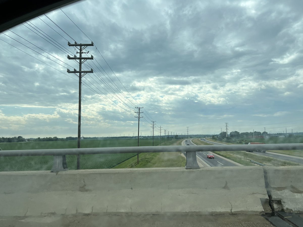 nalbeadz's tweet photo. @nilwxreports Skies looking west off Bliss overlooking I88 just now at 4:25pm https://t.co/TtdUTblUfF