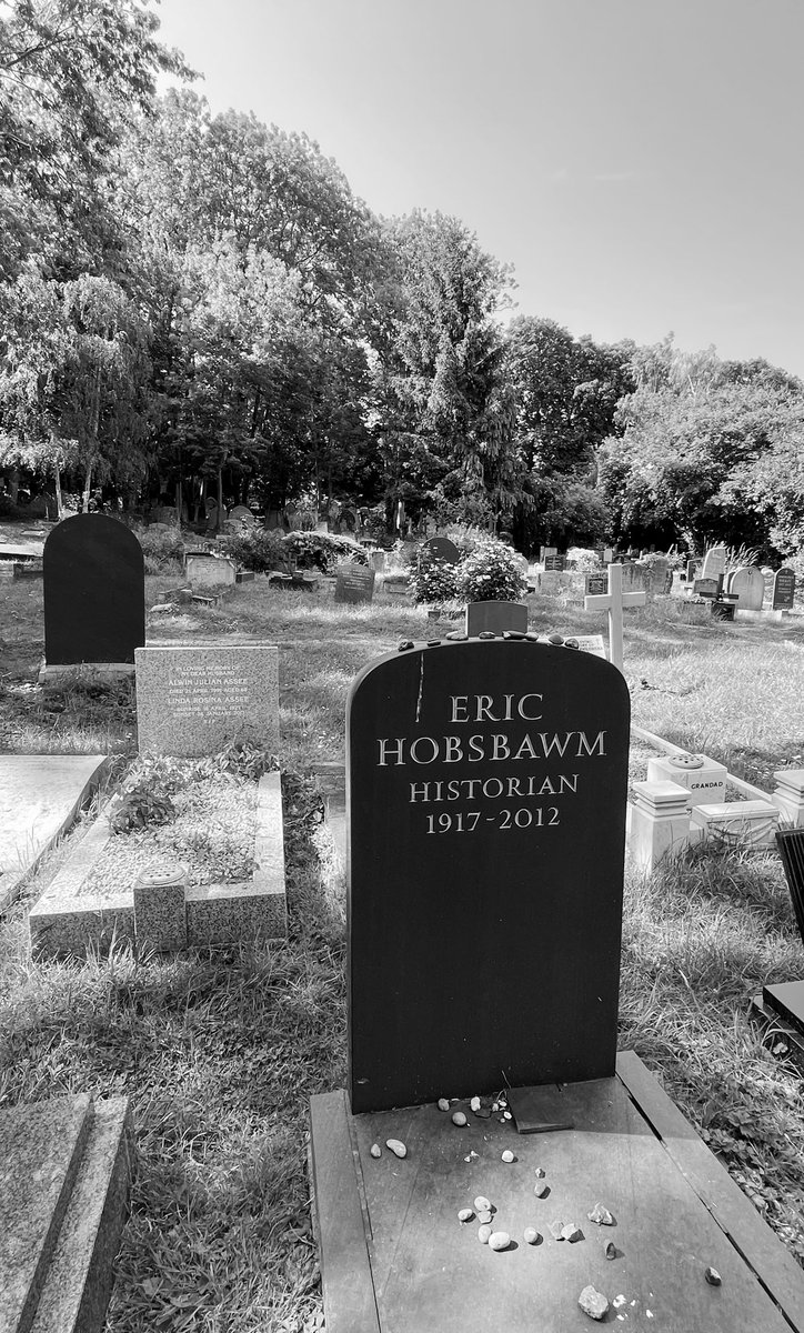 AlfoAguado's tweet image. Cheering one of my heros in Highgate Cemetery. #Hobsbawm #London