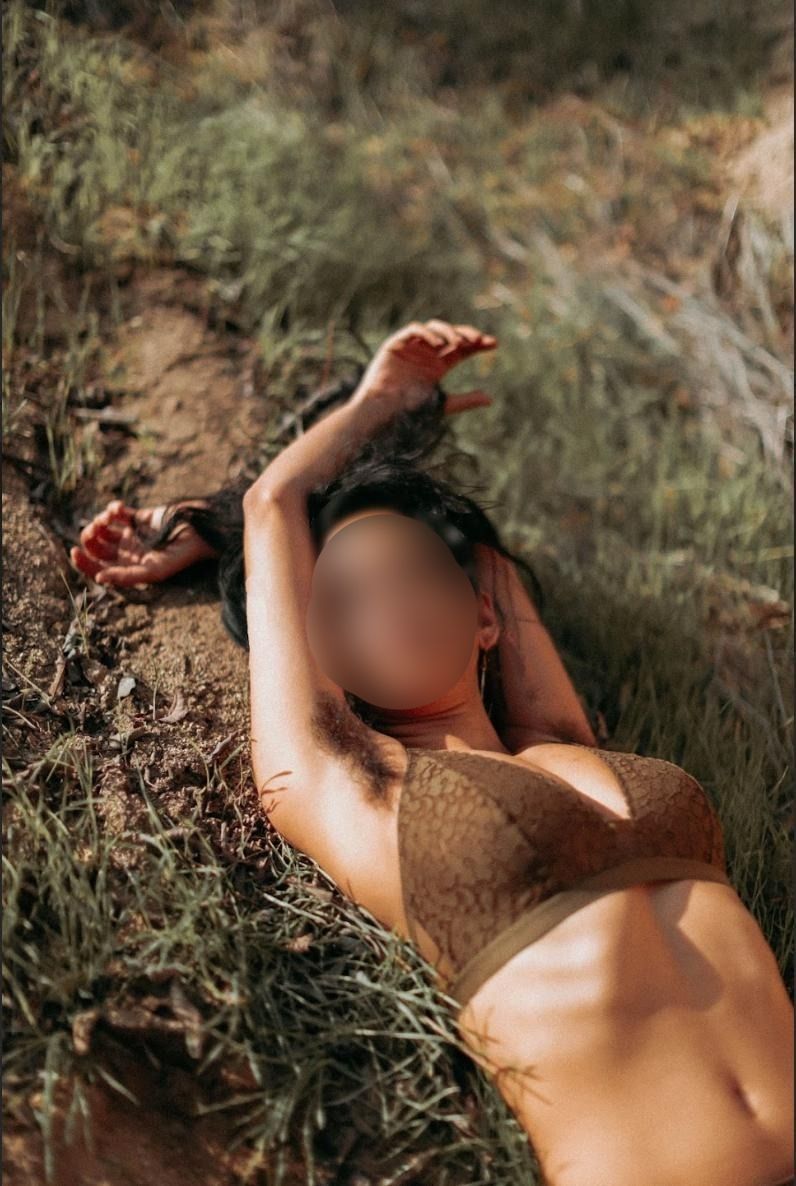 SonyaRavishing's tweet photo. Come indulge in summer with me
✨️💜✨️
#tantraSF #kinkSF #dateSF #hairypits #hairywoman #hairycompanion #hairyfetish https://t.co/f65mnlRyI7
