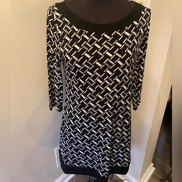 ShellyLTaylor's tweet photo. So good I had to share! Check out all the items I'm loving on @Poshmarkapp #poshmark #fashion #style #shopmycloset #whitehouseblackmarket #starbucks #abercrombiefitch: https://t.co/JWfyERAV39 https://t.co/hn6SNZsGWl
