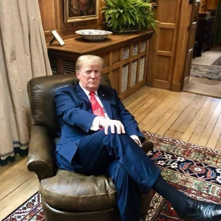 Chicago1Ray's tweet photo. I'm gonna Vote for Trump 👇 who's with me https://t.co/nlle0PMpKW
