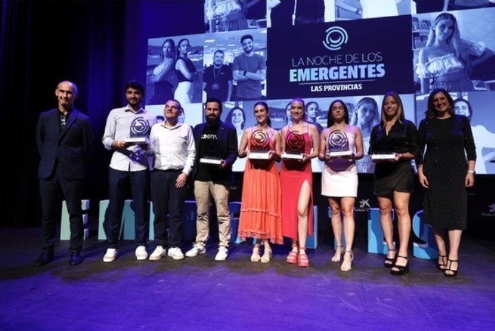 belenriosb's tweet photo. Me quedo con el mensaje de los premiados. Su ingenio, su constancia, sus presentaciones brillantes y entusiastas...Y me quedo con las palabras de la alcaldesa @mjosecatala: "queremos ser la cuna del talento pero también su hogar" #NocheEmergentes @lasprovincias https://t.co/OMzHWiw92e