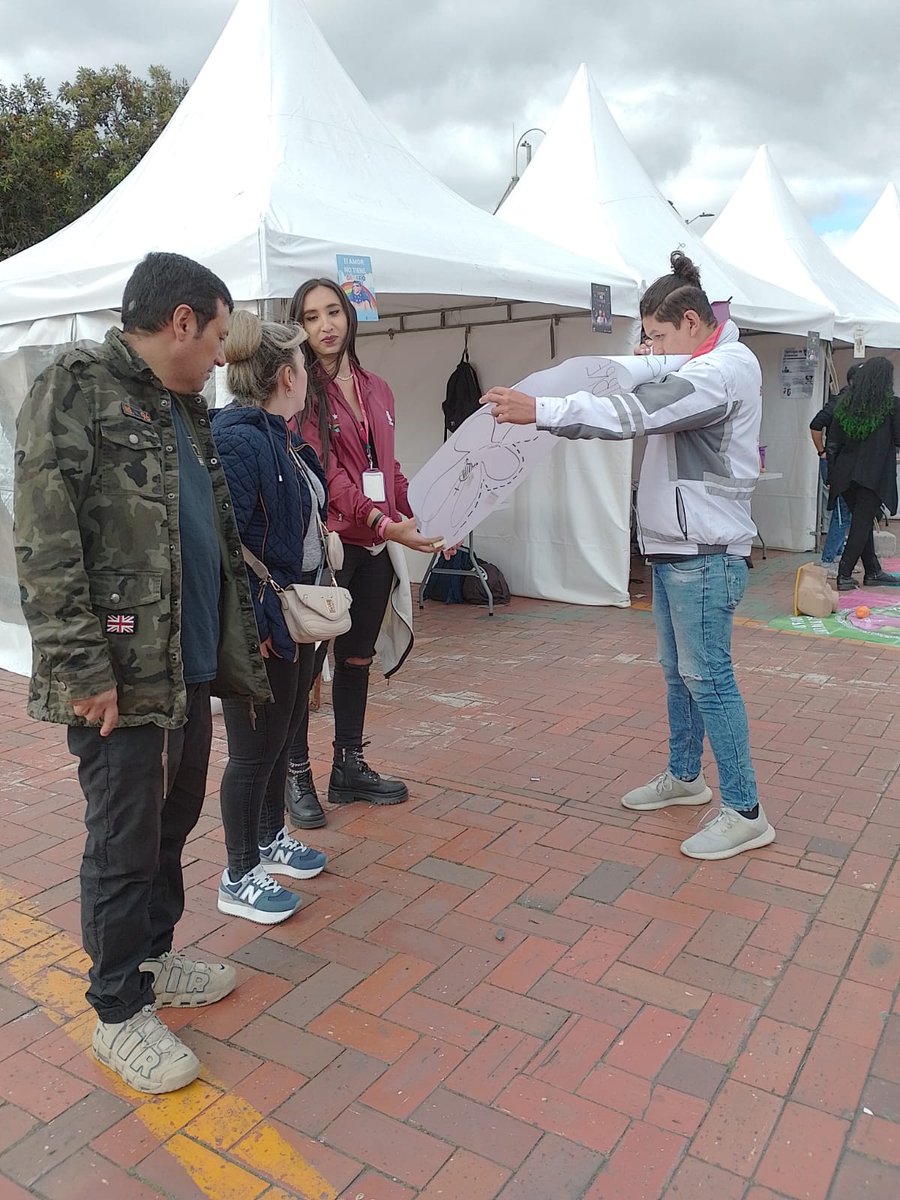 HernanLopezAyal's tweet photo. Conversatorio Diverso; Seguro y Cuidador, Prevención del Ciberdelito y el uso de las plataformas, hurto por medios informáticos, Violación de datos personales y de la intimidad,
Acceso abusivo a sistemas informáticos. A Cuidar se aprende.
@ClaudiaLopez @Bogota @SeguridadBOG https://t.co/xAzXEnzTAO