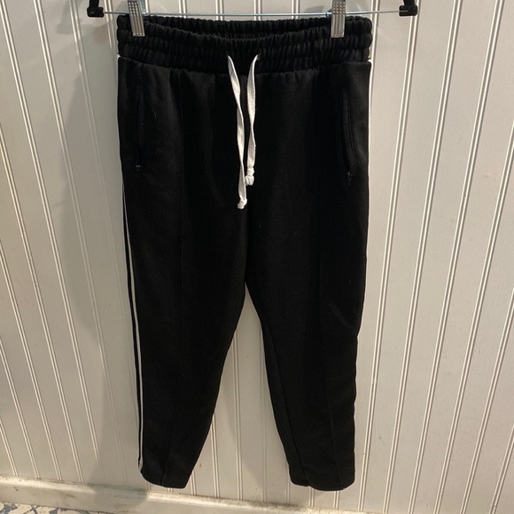 ShelleyMarker's tweet photo. So good I had to share! Check out all the items I'm loving on @Poshmarkapp #poshmark #fashion #style #shopmycloset #jockey #ardene: https://t.co/V8aMsY1uBT https://t.co/28yVHv2pHy