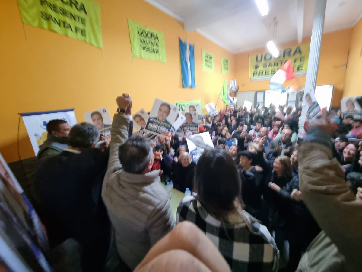 cachi_martinez's tweet photo. #SantaFe Cerramos nuestra campaña en la ciudad con un emotivo acto en la sede de la UOCRA Santa Fe. Gracias por recibirnos en un día gris pero repleto de la fuerza y la energía de la militancia! #PODEMOSMAS https://t.co/5NSGK8mOOx