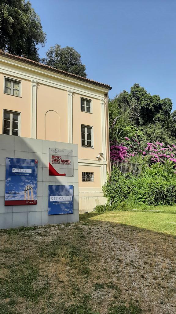 FondBracco's tweet photo. Ha inaugurato la mostra "#Ritratte. Donne di arte e di scienza": un itinerario fotografico con gli scatti di @GeraldBruneau tra i volti e le storie di carriera di #scienziate e direttrici di #musei italiani. Fino al 10/09 al Museo Carlo Bilotti di #Roma https://t.co/j6n6K6T6ZH