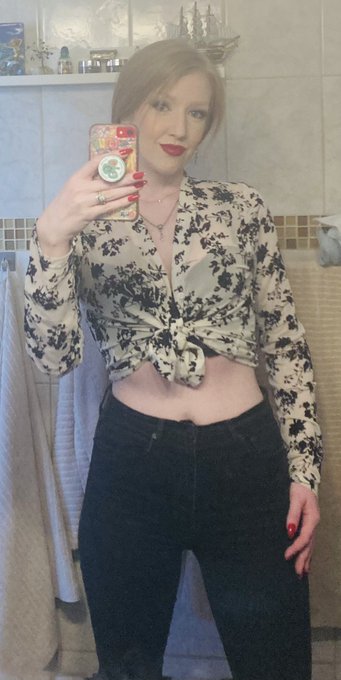 I was too insecure in the 90&rsquo;s/00&rsquo;s for crop tops, so I&rsquo;m stoked to be getting a second chance. 😜  &ldquo;My<a href="/tag/tittytuesday"class="tags"><span>#tittytuesday</span></a>