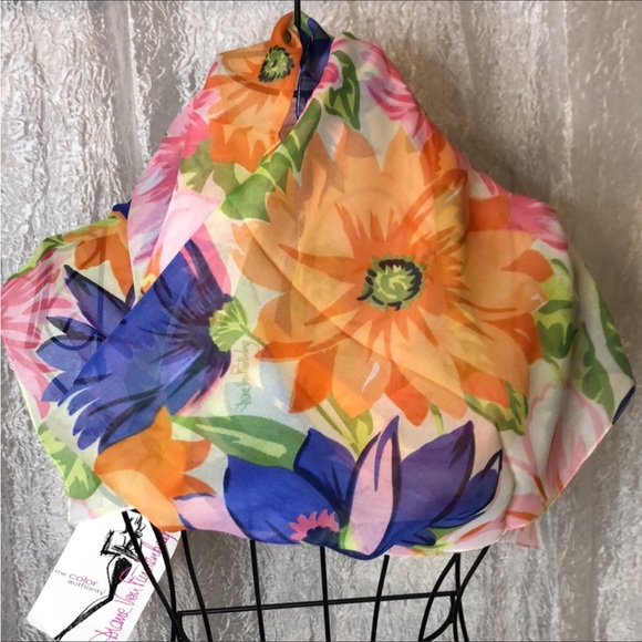 MECruz11's tweet photo. So good I had to share! Check out all the items I'm loving on @Poshmarkapp from @PrattNika #poshmark #fashion #style #shopmycloset #dianevonfurstenberg #none: https://t.co/slSYDFpek2 https://t.co/MLO1hMN0XF