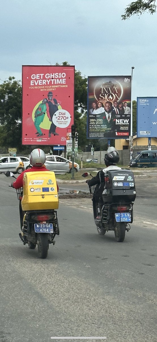 jeanhuguesdefr's tweet photo. Two electric motorbikes rolling down the streets of Accra. Financed by @AFD_en, @EuropeInGhana and @CalBankPLC #SUNREF #Ghana https://t.co/X9Tg7msIQZ