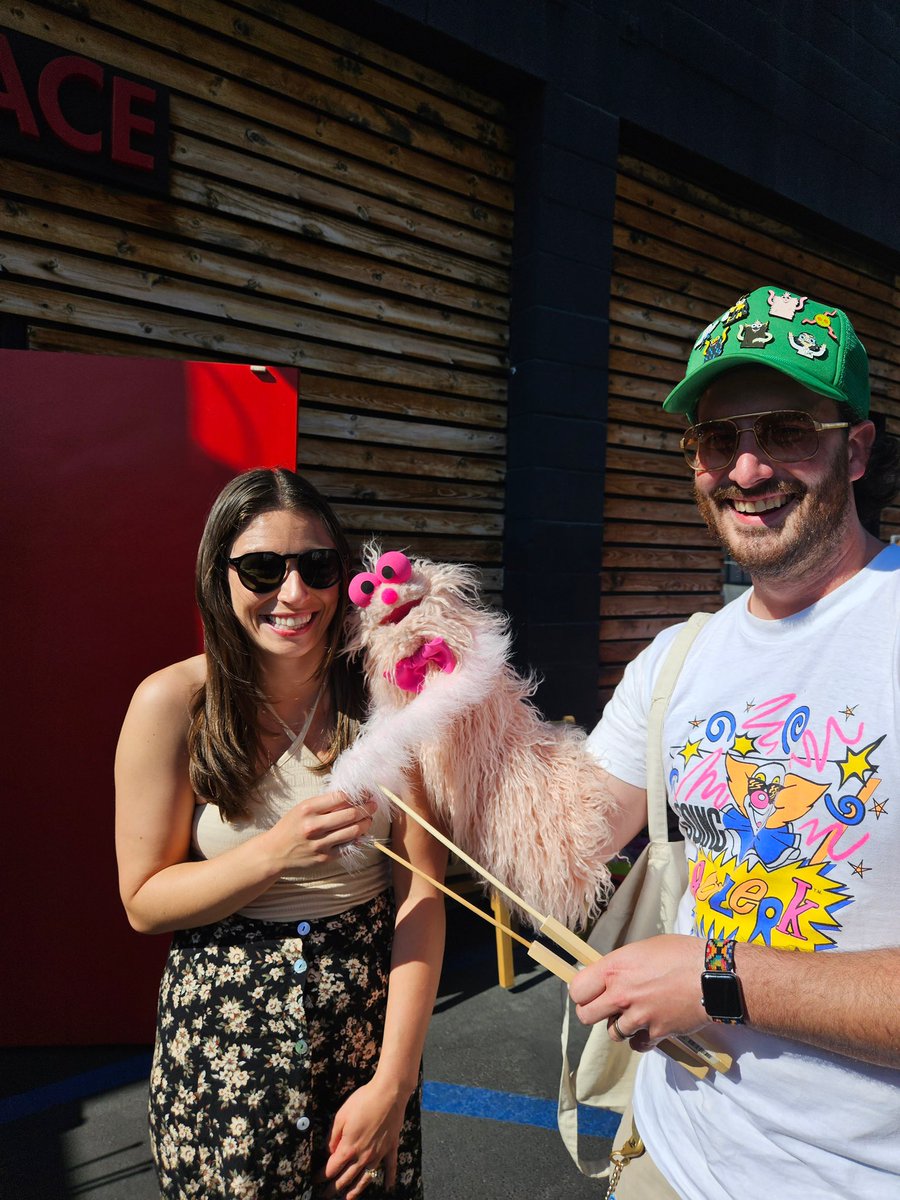 Emily Marsh (@emily_k_marsh) on Twitter photo Even puppeteers can be starstruck by puppets, AND ITāS WEARING A BOWTIE CāMON š„³š„³š„³ Even puppeteers can be starstruck by puppets, AND ITāS WEARING A BOWTIE CāMON š„³š„³š„³