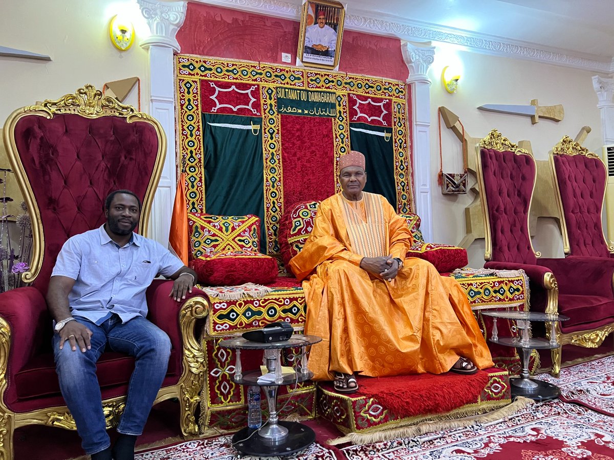benbabunga's tweet photo. LE PALAIS DU SULTAN DU DAMAGARAM
J'ai été reçu par le Sultan du Damagaram, autorité traditionnelle la plus respectée du Niger. Ça fait 40 ans qu'il règne sur le Sultanat du Damagaram, fondé en 1731 par des aristocrates musulmans Kanouri. Ce palais a été construit entre 1850-1852 https://t.co/8wv3RQvJJL