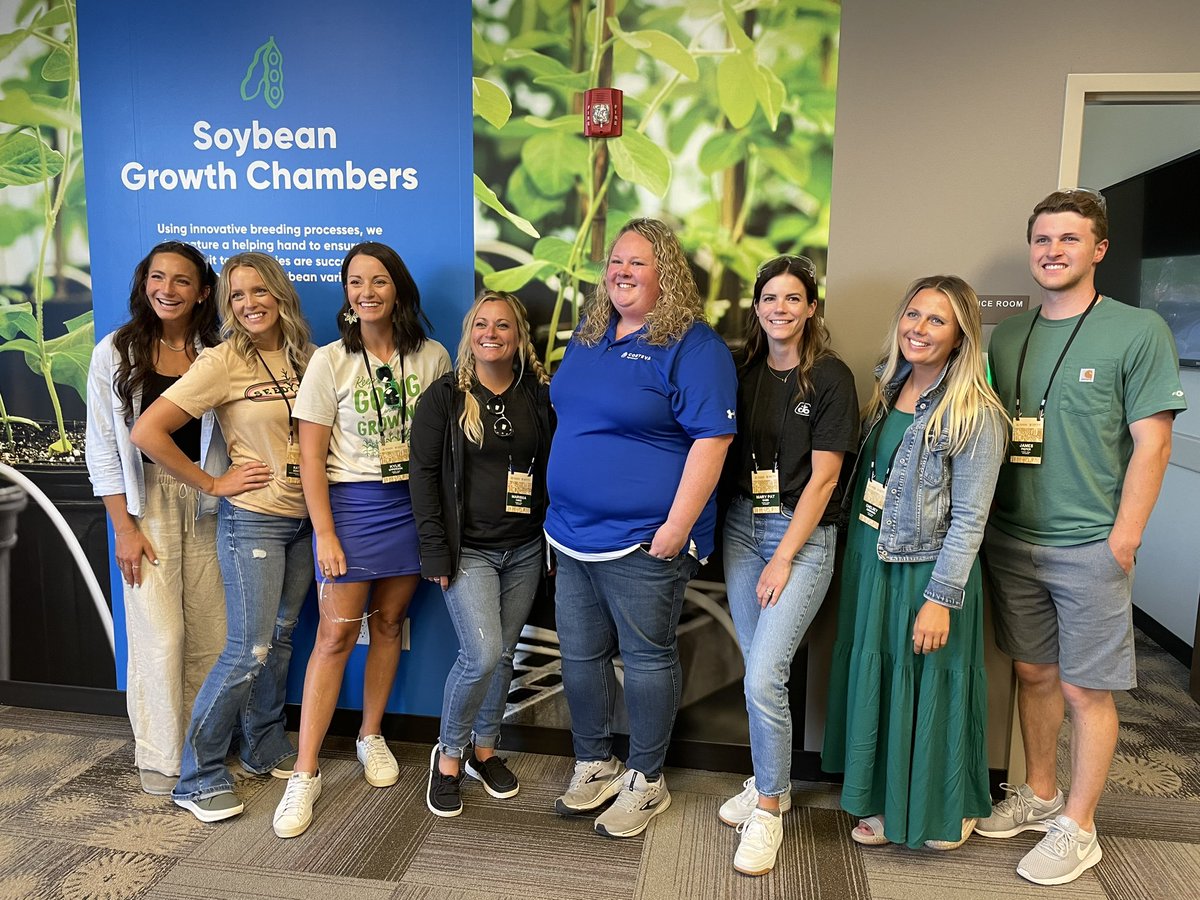 PioneerSeeds's tweet photo. The second and final day of the #CollabToGrow #InfluencerSummit was filled with insights from our product experts and influencers along with tours around our research centers. We are incredibly proud to partner with this talented group! https://t.co/mgyZzd6ZsH