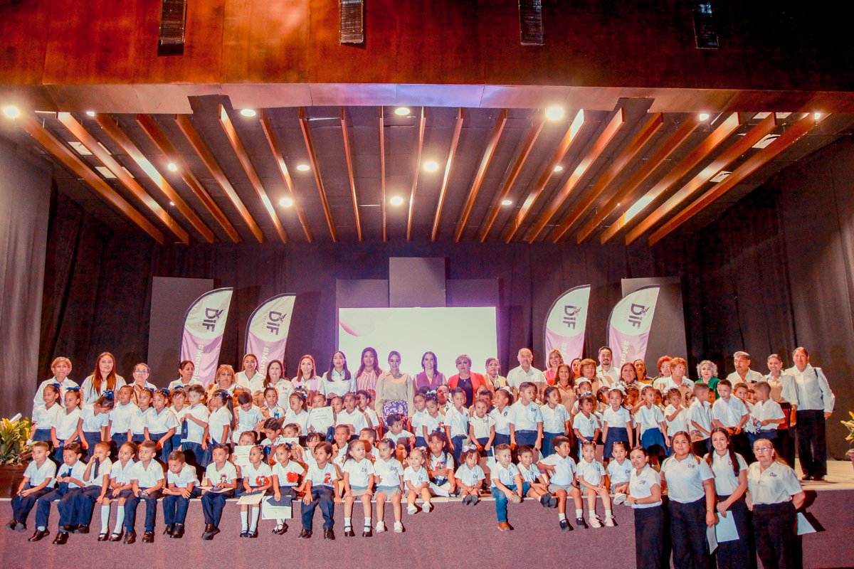 Hoy estamos muy felices de poder ver a los alegres peques del CAIC y la Guardería en su ceremonia de graduación ☺️🎓

#TeQuieroMás #TransformandoVictoria #DIFVictoria #CdVictoria