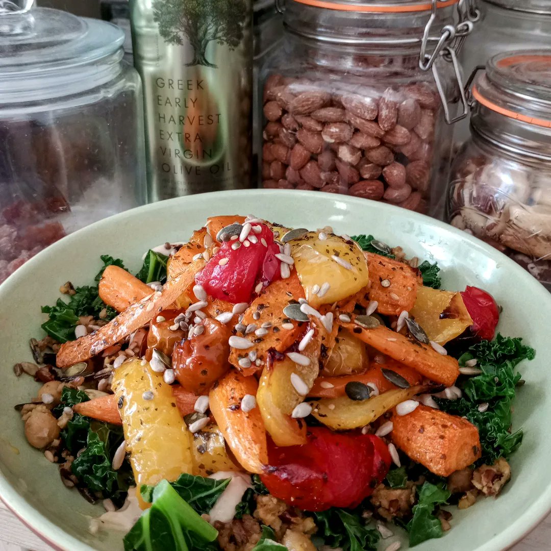EAT LOTS OF BRIGHTLY COLOURED VEG! 🫑🍅🍠
Caratanoids in brightly coloured veg prevent the degradation of collagen, elastin and fibrillin 
= Less wrinkles, plumper, brighter skin! 
My lunch today!🍱
tropicskincare.com/lucyusher
#my_tropic_life_with_lu