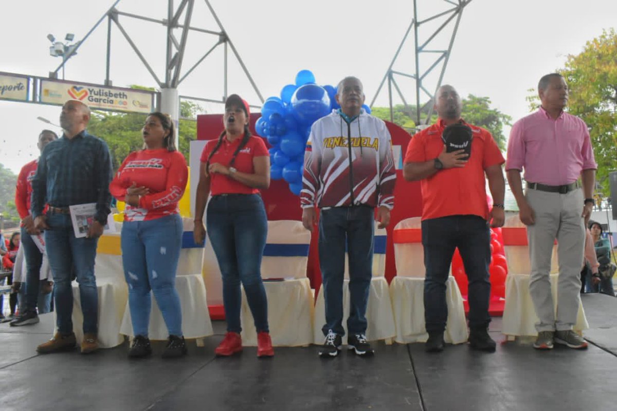 amarcanopsuv's tweet photo. Gracias pueblo de UPATA!!! El @PartidoPSUV moralizado y en combate como lo ha instruido la DN. Vamos con mucha fuerza desde el Sur del estado Bolívar hacia la Victoria Popular del 2024 con @NicolasMaduro @dcabellor @delcyrodriguezv @jorgerpsuv @pinfantea @tatachavista https://t.co/WoXMdJIiQu