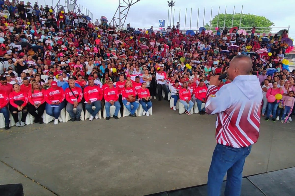 amarcanopsuv's tweet photo. Gracias pueblo de UPATA!!! El @PartidoPSUV moralizado y en combate como lo ha instruido la DN. Vamos con mucha fuerza desde el Sur del estado Bolívar hacia la Victoria Popular del 2024 con @NicolasMaduro @dcabellor @delcyrodriguezv @jorgerpsuv @pinfantea @tatachavista https://t.co/WoXMdJIiQu