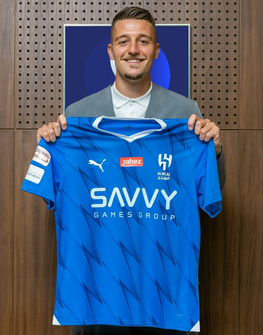 F03hyd9XoAICoYS?format=png&name=small