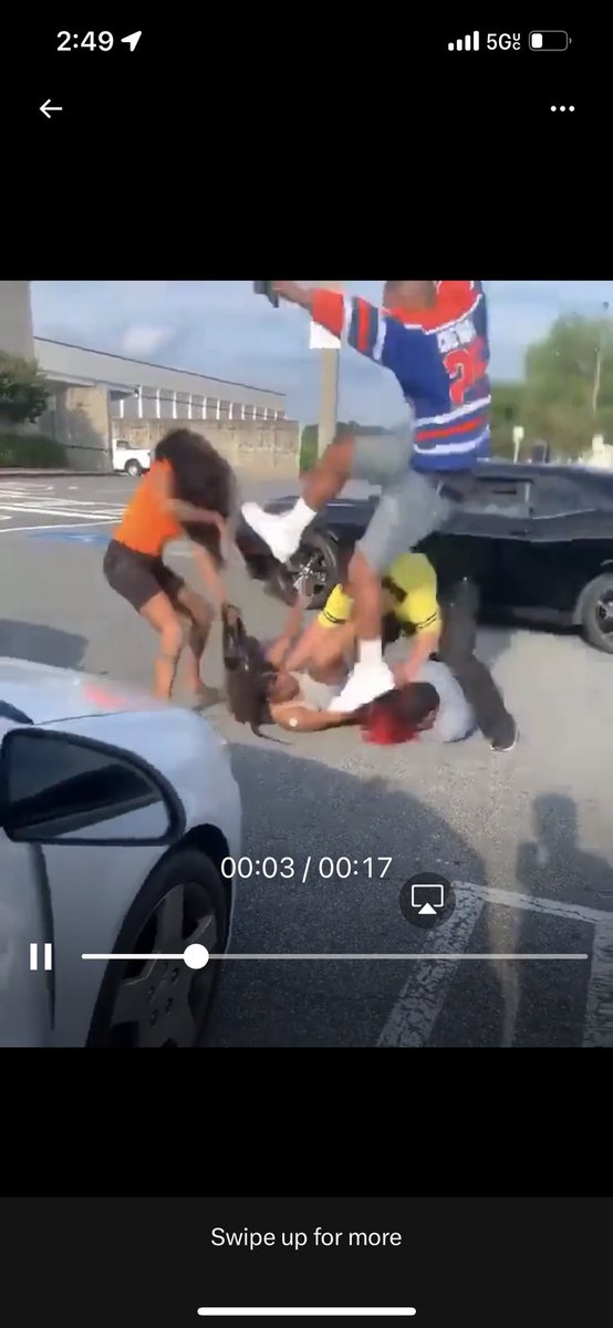 thevideodudee's tweet photo. @crazyclipsonly Bro really hit the flying karate kid kid https://t.co/9rIwZKIhnR