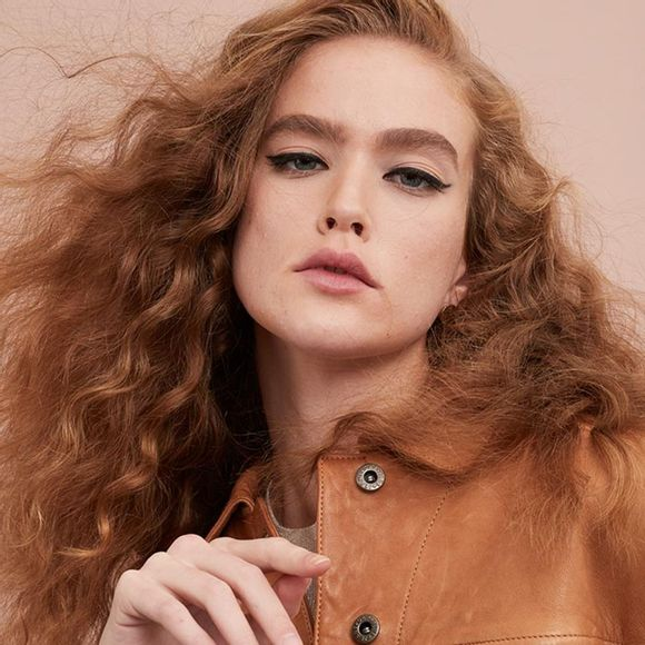 AvonLadyNJ's tweet photo. #HairStylingTips - Apply a small amount of Curl Cream and comb through with a wide-tooth comb. Gently work product through the curls for silky touchable hair. https://t.co/5Do4FhYPyj https://t.co/Y4gEZNLvYv