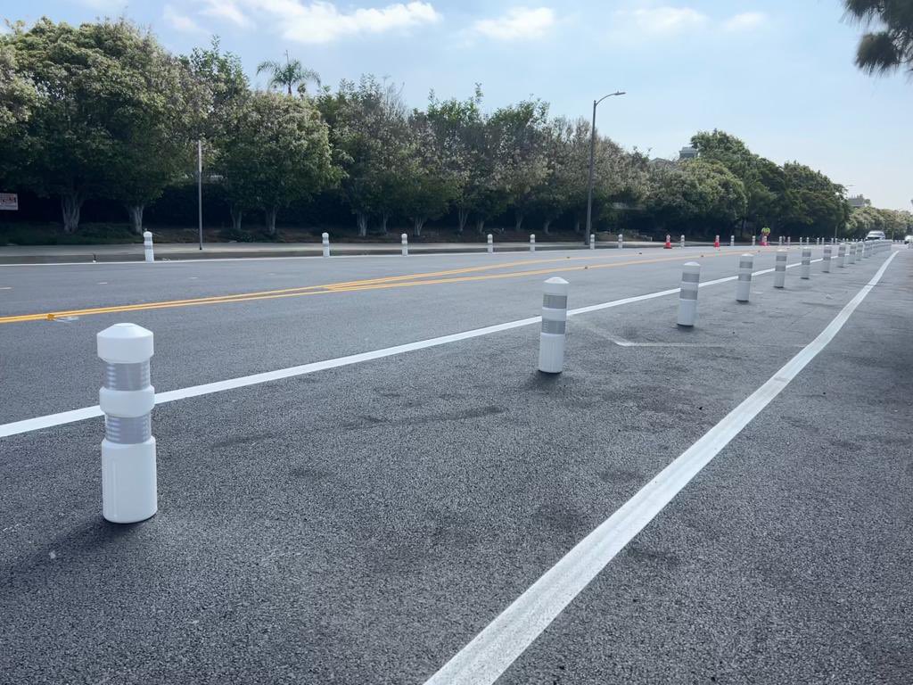 If you live, work or recreate in #DelRey, grab your bike and check out the new protected bike lanes installed on Glencoe Ave!
